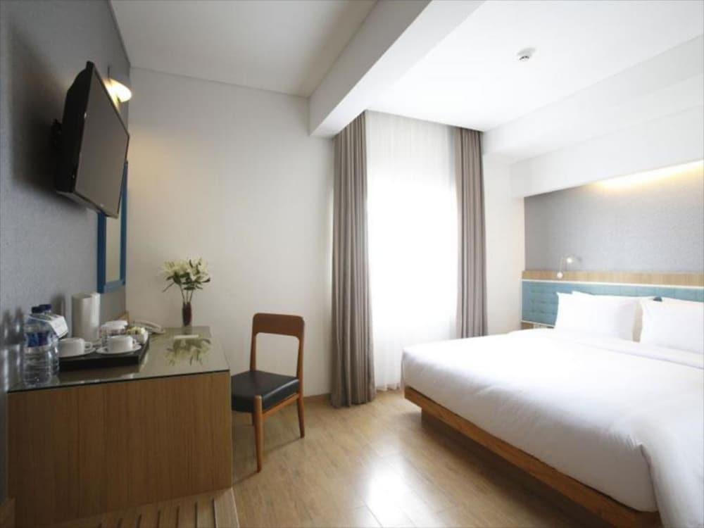 Santika Kelapa Gading Hotel