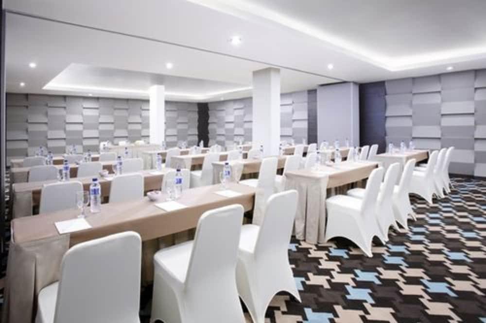Santika Kelapa Gading Hotel